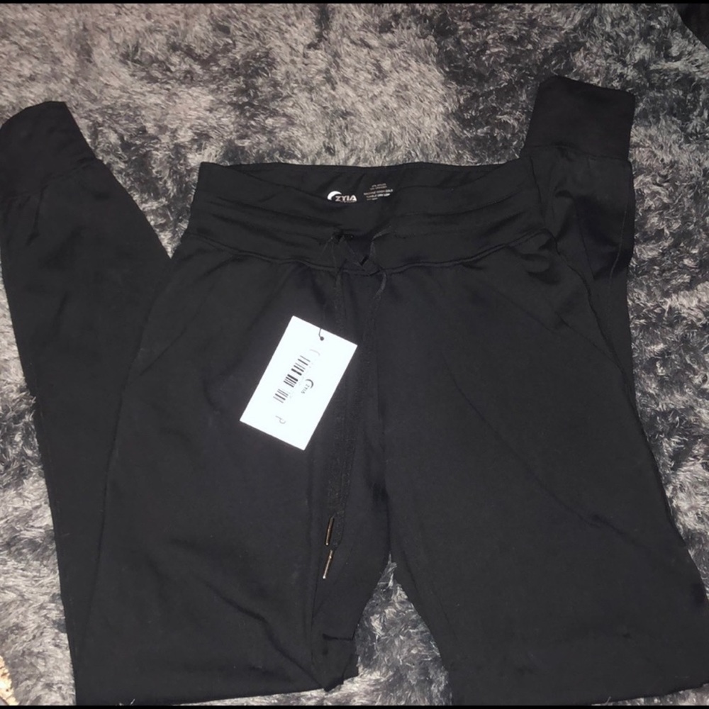 Zyia Black Ascend Joggers